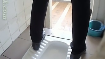 White amateur chick in black pants pissing in the toilet