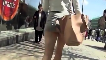 micro jupe in the street in public