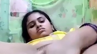 Indian cute girl masturbates for her boyfriend 