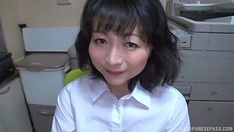 Japanese coworker Bamaiki Ei gives a footjob in the office