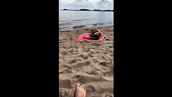 DICK FLASH ON BEACH - Little dick public flashing