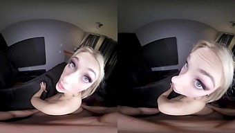 Canadian teen's close-up blowjob in VR