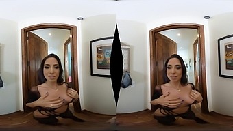 Sultry MILF in VR porn