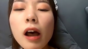 Asian webcam model's squirting masturbation