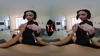 Busty Bianca's big natural tits on display in 3D
