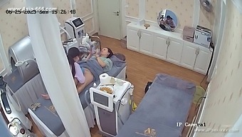 Amateur Chinese cosmetic salon hidden cam video in high definition