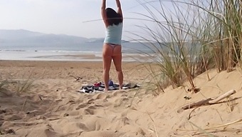 Sizzling milf flaunts her assets on the beach in this mind-blowing video